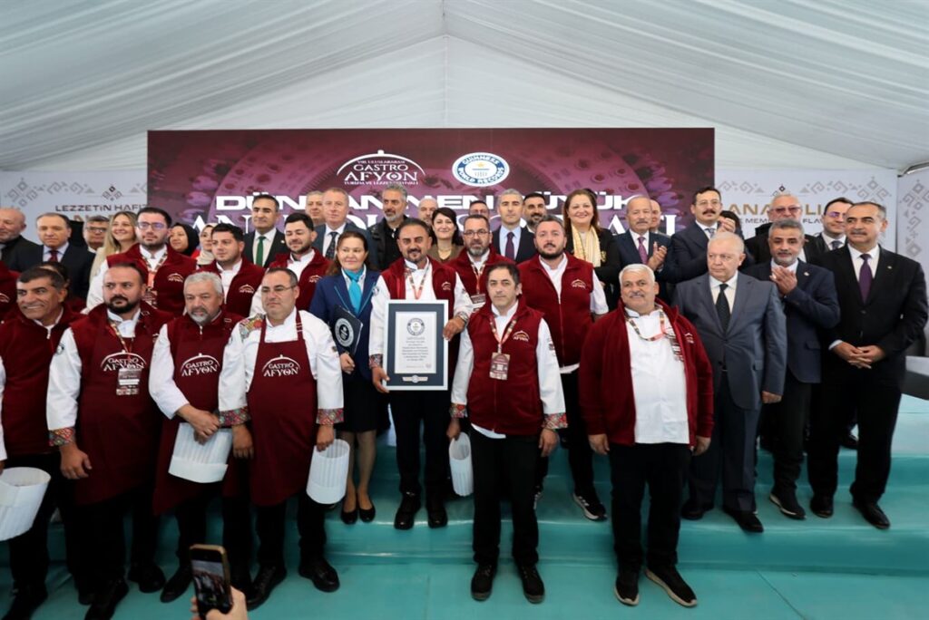 Narven’in Aşçıları Bolu’yu Temsil Etti: ‘Anadolu Sofrası’ Guinness Rekorlar Kitabı’na Girdi!