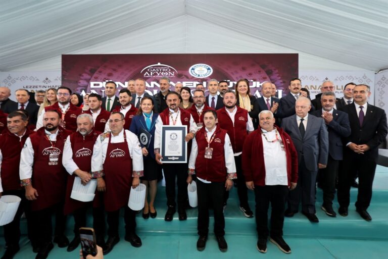 Narven’in Aşçıları Bolu’yu Temsil Etti: ‘Anadolu Sofrası’ Guinness Rekorlar Kitabı’na Girdi!